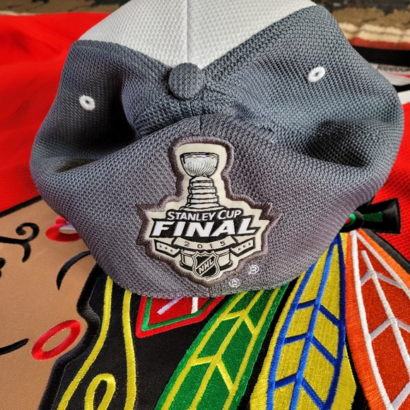 Chicago Black hawks jersey and Stanley cup hat. - Picture 8 of 14